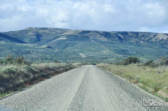 Estrada corta a Terra do Fogo, no sul do Chile